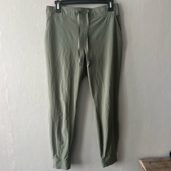 Eddie Bauer Sage Green Lightweight Joggers Size Small - Picture 1 of 7
